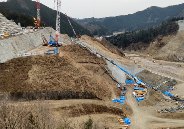 河川補強擁壁工事